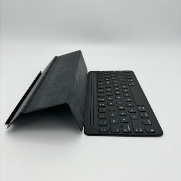 Apple iPad Smart Keyboard Cover For 10.2 inch and 10.5 inch iPad - Picture 5 of 6